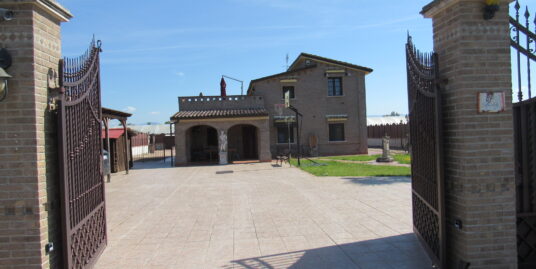 Villa con piscina, Sabaudia